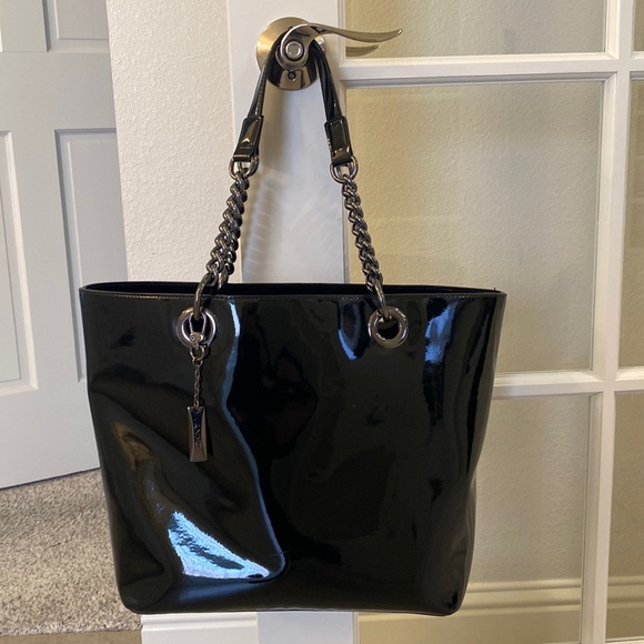DKNY black patent tote bag with chain shoulder straps - Picture 1 of 10